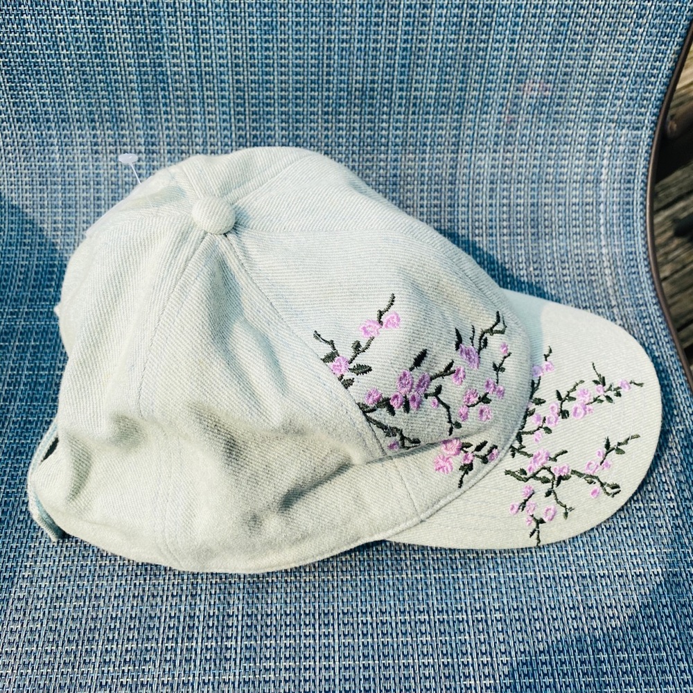 Nice 🧢 ❤️ - Picture 3 of 3